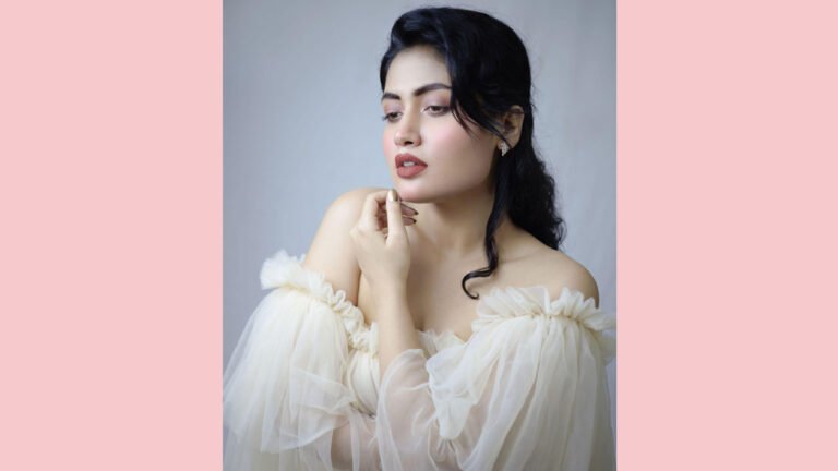 Bollywood Actress Manvi Chugh`s Upcoming Movie "Ek Tarfa" Trailer and "Rab Ki Dua" Song Release on Zee Music Creates Buzz in the Audience