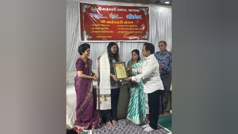 Young Author Vidushi Malpani Honoured at Mahesh Navami Mahotsav 2026