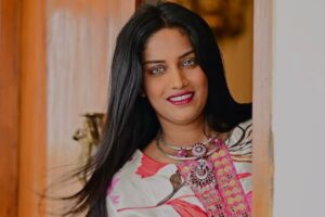 Yashaswi GudivadaThe Emerging Talent Redefining Fashion Blogging with